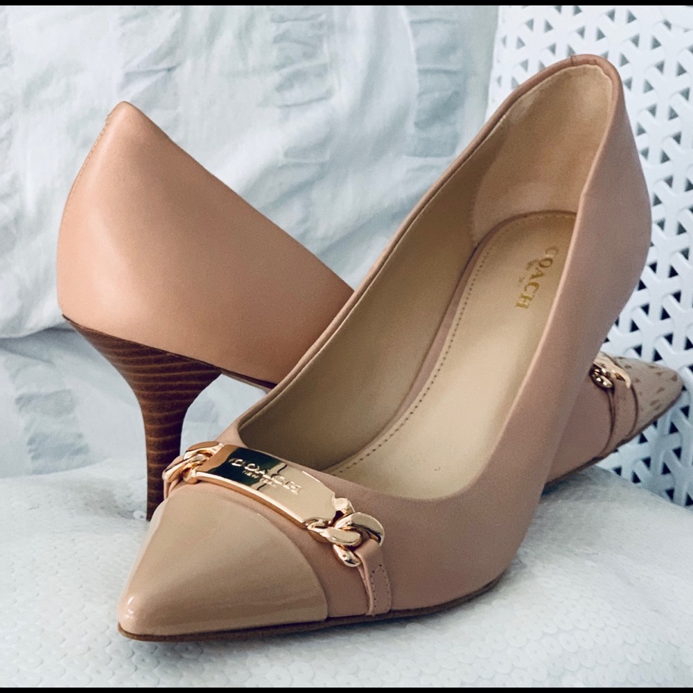 Coach Zan Blush Patent Heels Pumps Gold Plaque 8.5
